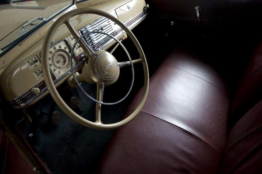  Dodge Deluxe Convertible Coupe 1940 года  (фото 3 из 4)